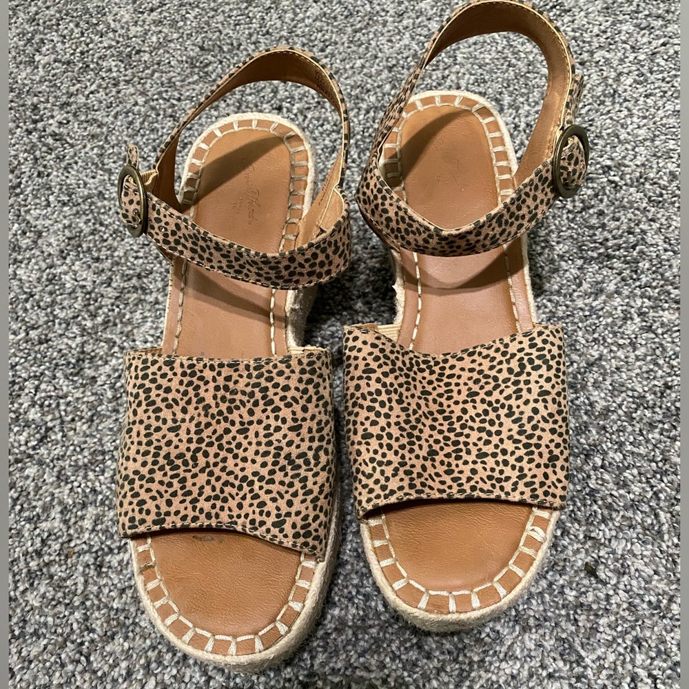 Universal Thread Leopard Platform Wedges